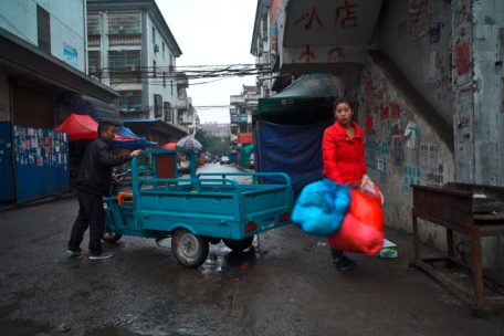 Auge f&uuml;r &bdquo;das nackte Leben&ldquo;: Aufnahme aus Wang Bings &bdquo;Youth&ldquo;
