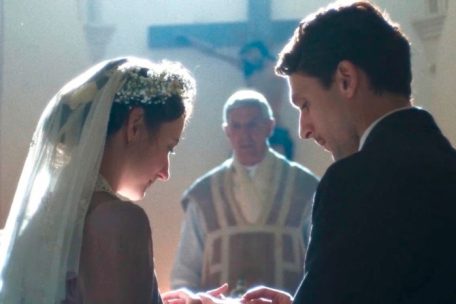 Martina Scrinzi und Giuseppe De Domenico in &bdquo;Vermiglio&ldquo;: Nach der Heirat aus Liebe offenbart sich die Frauenfeindlichkeit im Dorf