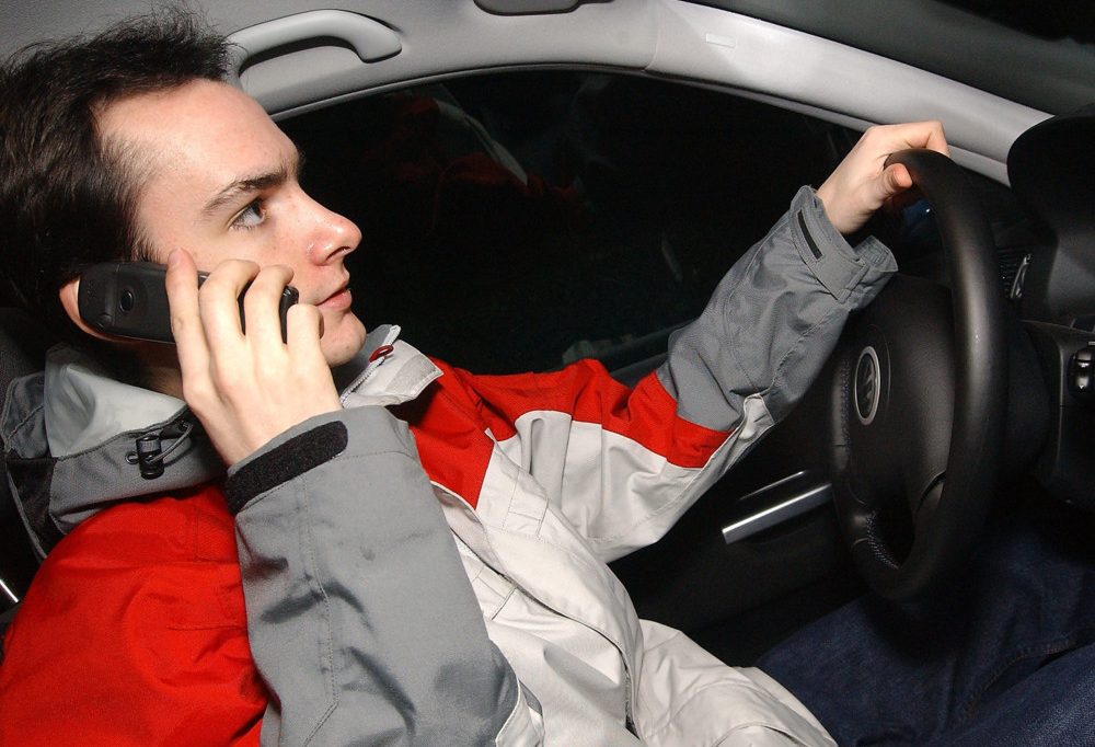 Junglinster / Polizei erwischt zwölf Autofahrer mit dem Handy in der Hand