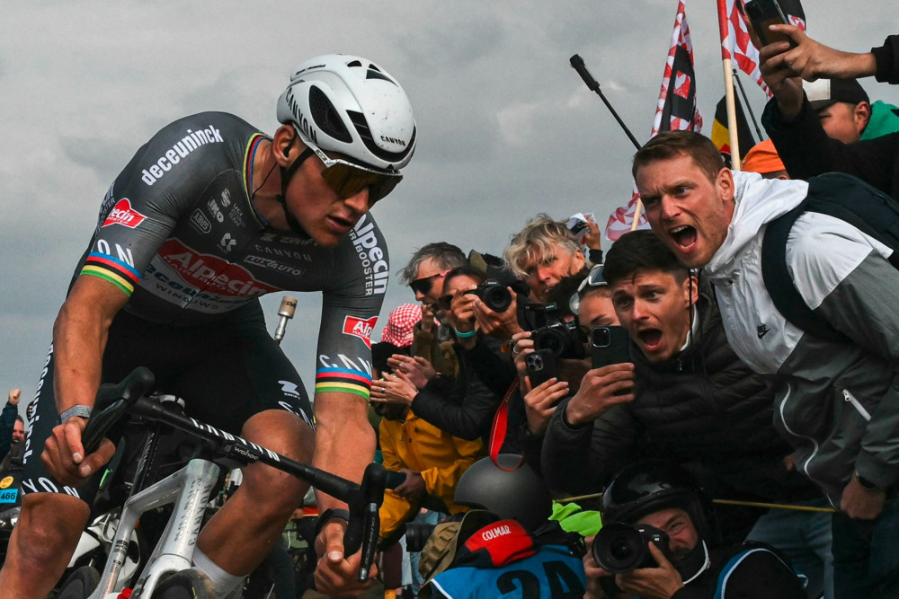 Radsport / „Ich war so dumm“: Roubaix-Flaschenwerfer bittet um Entschuldigung