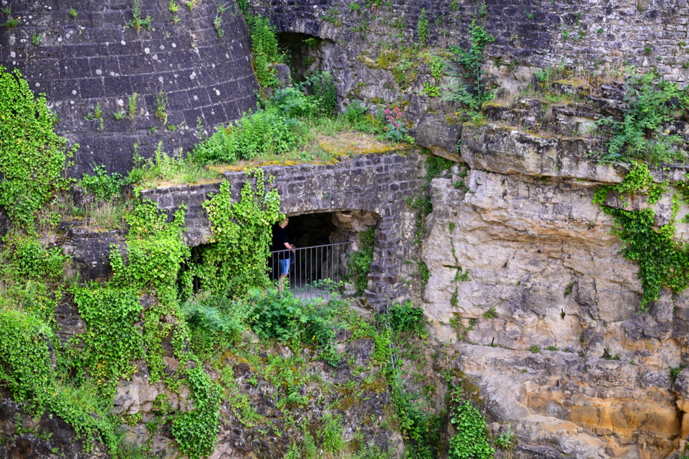 Editorial / „Platzverweis renforcé“: Sicherheitspolitische Daumenschrauben statt wahre Problemlösung