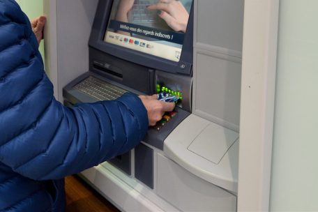 Vorsicht Betrugsmasche! / Polizei und Sparkasse warnen vor manipulierten Geldautomaten in Luxemburg