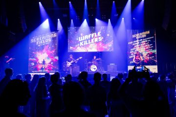 Out of the Crowd / Ungeschliffene Diamanten: Merscher Trio Waffle Killers glänzt mit schnörkellosem Gitarrensound und hohem Tempo