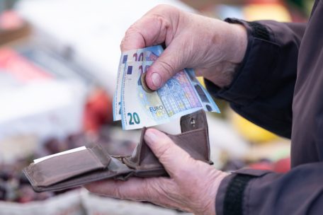 Erfundene Notlage / Mann bittet in Arztpraxis um Geld – Festnahme folgt