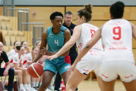 Cathrin Wolff (Nr. 8) lie&szlig; Alexus Johnson nicht wie gewohnt ins Spiel finden&nbsp;