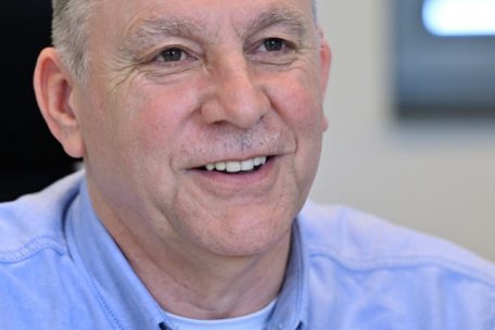 Jacques Simon arbeitet beim IVV und kümmert sich unter anderem um die Beratung der Winzer beim Ausfüllen der Prämienanträge