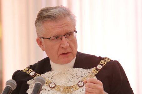 Interview mit Alastair King / Lord Mayor of London drängt auf mehr Risiko – wittert im Trump-Chaos neue Geschäftschancen