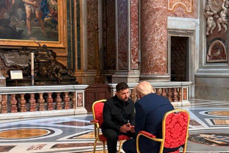 Selenskyj und Trump beim Gespräch im Vatikan