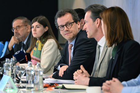 Philippe Glaesener (Mitte) präsidierte die Arbeitsgruppe der Handelskammer zur Nutzung der steigenden Verteidigungsausgaben