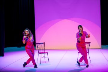 Theater / Emanzipation und Hochstapelei:  „This is a scam” von Anne Klein und Solvei Sundbø