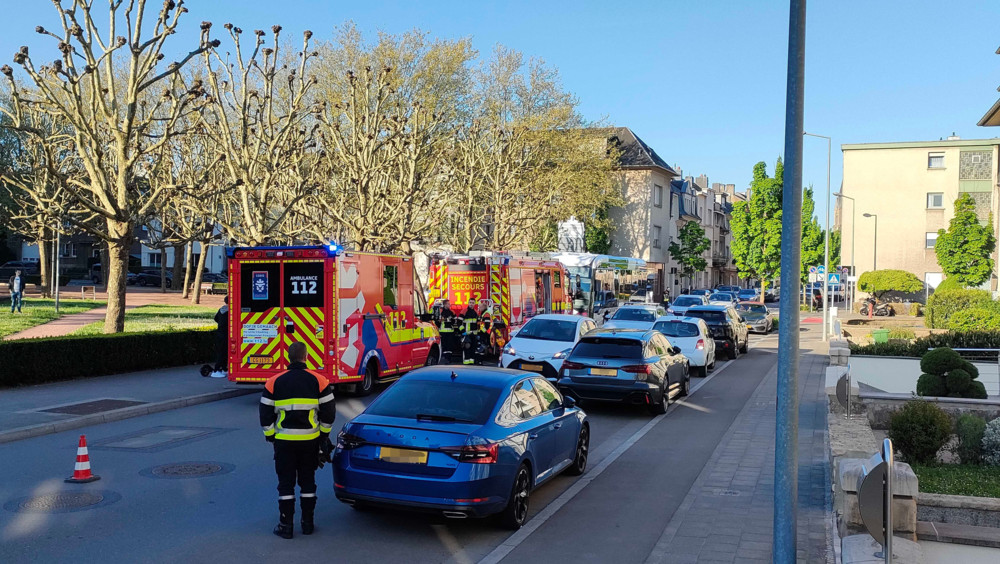 Esch / Schülerin erleidet Schnittverletzungen: Schon wieder ein Unfall an gefährlicher Kreuzung im Dellhéicht-Viertel