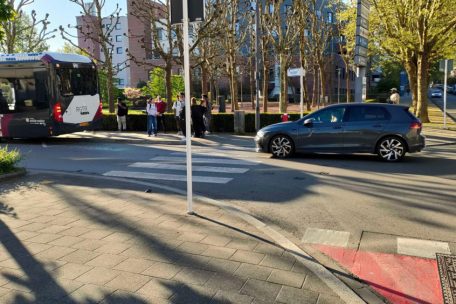 Der Unfallort: An diesem Fußgängerüberweg wurde das Mädchen auf ihrem Roller angefahren