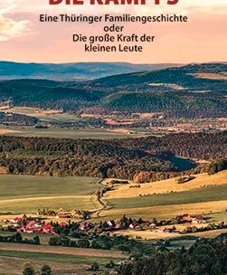 &bdquo;Die K&auml;mpfs &ndash; Eine Th&uuml;ringer Familiengeschichte oder Die gro&szlig;e Kraft der kleinen Leute&ldquo;, erschienen bei Edition Ornament im Quartus Verlag. 271 Seiten. ISBN 978-3-947646-66-1