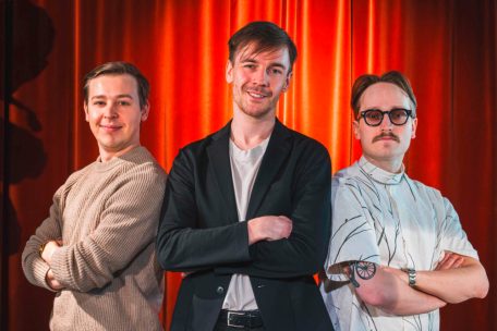 Für Schweden im Einsatz: Kevin Holmström (M.), Axel Ahman (r.) und Jakob Norrgard sind zusammen KAJ und gelten als bisherige Favoriten auf den ESC-Sieg