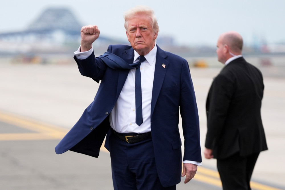 Soziale Medien / Trump verbreitet Bild von sich als Papst