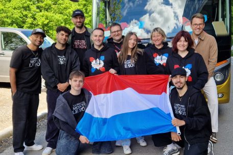 Eurovision / Mit dem Bus nach Basel: Laura Thorn und ihr Team reisen in die Schweiz