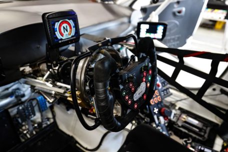 Das Lenkrad von Robert Wickens