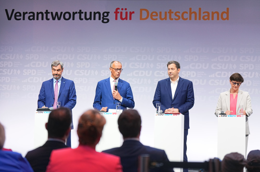 Deutschland / CDU, CSU und SPD unterzeichnen Koalitionsvertrag