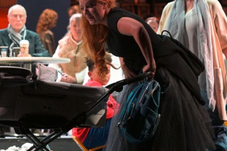 Szenenbild aus der Auff&uuml;hrung des &bdquo;Fliegenden Holl&auml;nders&ldquo; in Duisburg