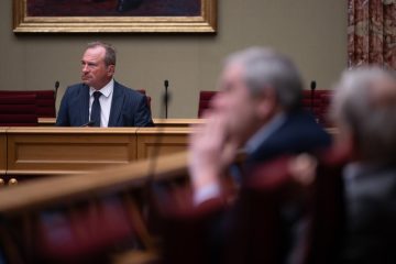 Staatsfinanzen / Einnahmen steigen, Schere klemmt: Minister Roth präsentiert Zahlen für das erste Quartal 2025