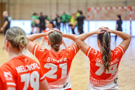 Die Red-Boys-Handballerinnen müssen zusehen, wie Käerjeng trotz der Niederlage gegen sie jubelt