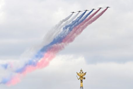 Russland / Putin rühmt bei Militärparade „Mut“ der russischen Soldaten in der Ukraine