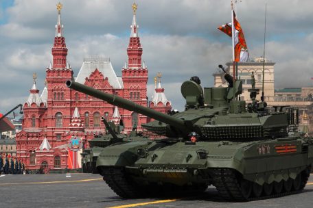 Russland hat zum 80. Jahrestag des Sieges der Sowjetunion über Nazi-Deutschland auf dem Roten Platz mit einer großen Militärparade an das Ende des Zweiten Weltkriegs im Jahr 1945 erinnert. Die jährliche Waffenschau gilt auch als Machtdemonstration der Atommacht.