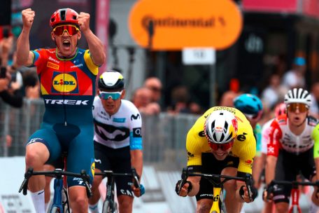 Radsport / Mads Pedersen gewinnt Giro-Auftakt