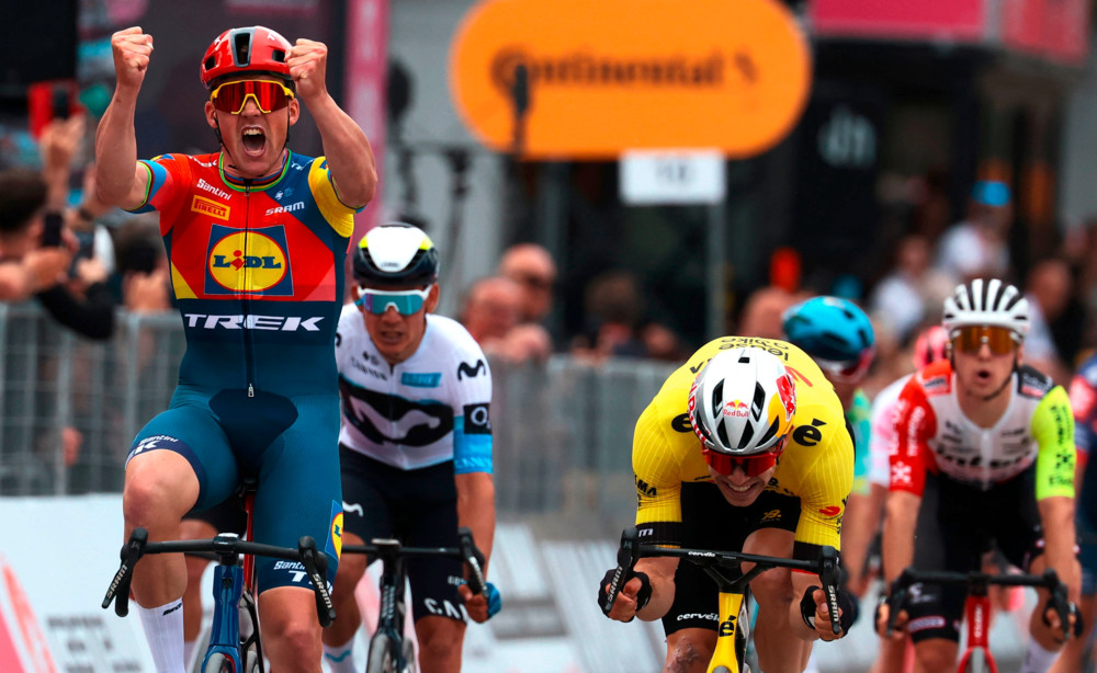 Radsport / Mads Pedersen gewinnt Giro-Auftakt