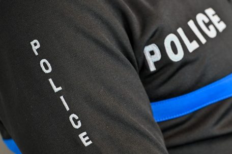 Luxemburg-Stadt / Frau ist zuerst einsichtig, beleidigt und schlägt aber anschließend einen Polizisten