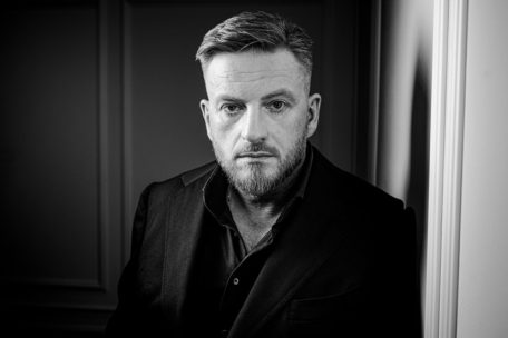 Literatur / Schatten des Krieges: „Die Nulllinie“ und „Keiner wird um etwas bitten“