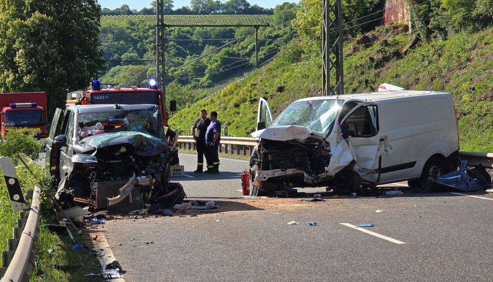 Nahe Luxemburger Grenze / Ein Toter und zwei Schwerverletzte bei Unfall zwischen Igel und Liersberg