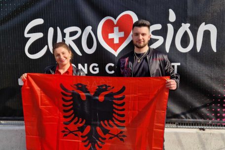 Emirates Marku (40) und ihr Sohn Gjovani Cinari (20) sind extra aus Großbritannien angereist