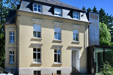 Ein Haus mit Geschichte / Wie eine Ärztegemeinschaft eine traditionsreiche Villa in Esch zum Gesundheitszentrum machte