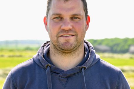 Der 35-jährige Pit Bosseler betreibt den „Holstein-Zuchtbetrieb Bosseler“ in Limpach bereits in der vierten Generation 