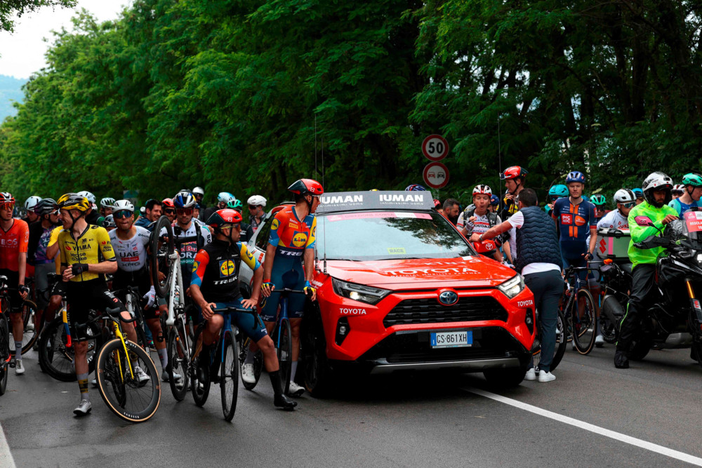 Radsport / Massensturz überschattet sechste Giro-Etappe – Groves siegt im Sprint