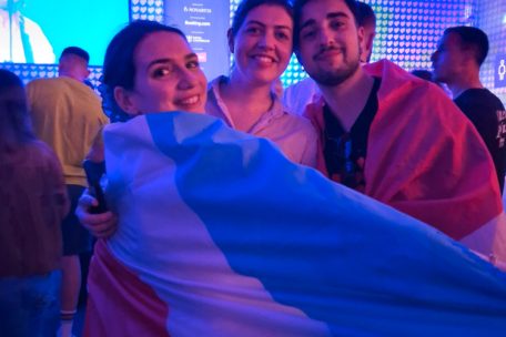 Fans aus Spanien im Luxemburger Tarngewand