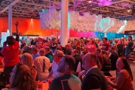 Im EuroVillage herrscht Volksfeststimmung