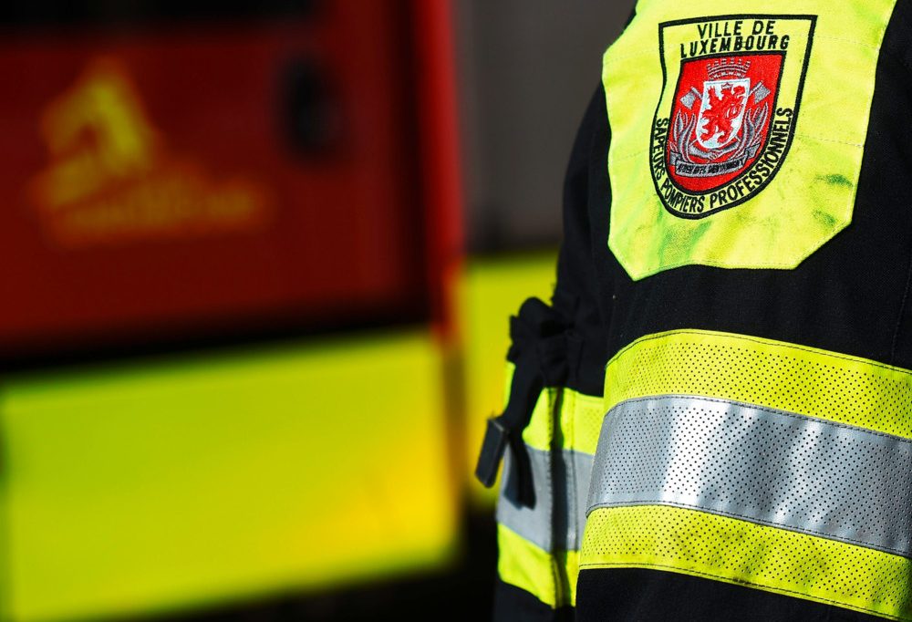 Brennende Papierstapel / Feuer bei Abfallbetrieb in Sanem nach „ein paar Minuten unter Kontrolle“