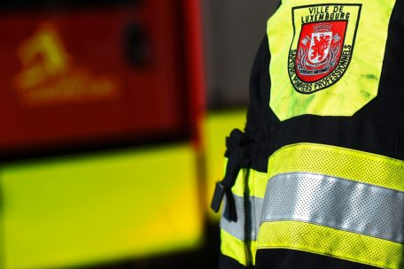 Brennende Papierstapel / Feuer bei Abfallbetrieb in Sanem nach „ein paar Minuten unter Kontrolle“