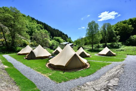 Tipi-Zelt und Pipowagen / Der Campingplatz „Héiltzerstee“ in Holtz öffnet wieder seine Türen