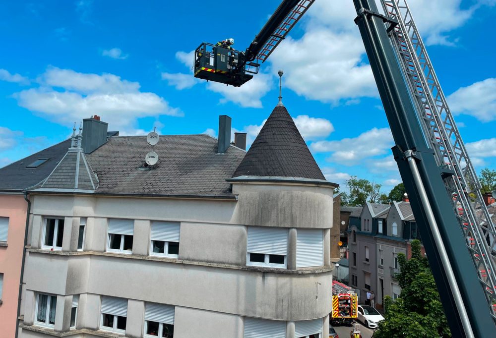 Brandalarm in Esch / Kaminbrand in Wohnhaus sorgt für mehrere Straßensperrungen