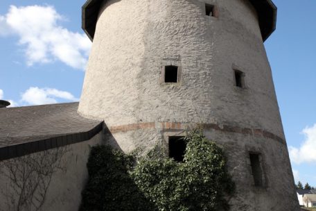 Die Reste der alten Windmühle in Niederwiltz sind in Privatbesitz und genau wie das Bauwerk beim CHL der Öffentlichkeit nicht zugänglich