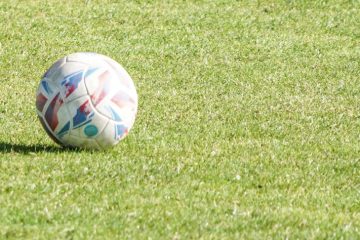 Zwei Verletzte nach Schlägerei / Streit unter Zuschauern eskaliert bei Fußballspiel in Bruch