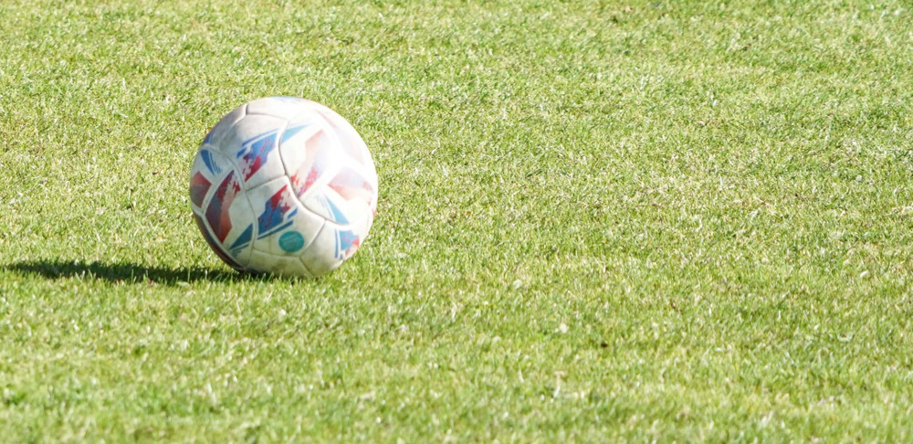 Zwei Verletzte nach Schlägerei / Streit unter Zuschauern eskaliert bei Fußballspiel in Bruch