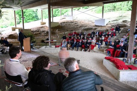 Die Veranstaltung zur Geschichte des Weinbaus im ehemaligen römischen Theater in Dalheim 