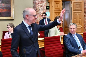 „Net mam Kapp duerch d’Mauer“ / CSV-Nationalvorstand kritisiert Regierung nach Friedens Rede zur Lage der Nation