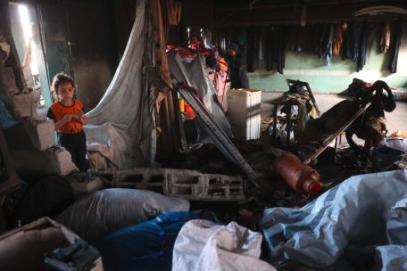 Humanitäre Katastrophe / Israel lässt nur 93 Lastwagen mit Hilfsgütern in den Gazastreifen