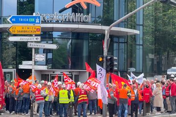 ArcelorMittal / Gewerkschaften protestieren vor Luxemburger Hauptsitz gegen Jobverlagerung nach Indien