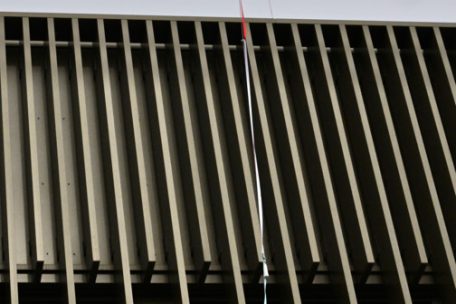 Die Einweihungsschere kam mit einer Drohne angeflogen